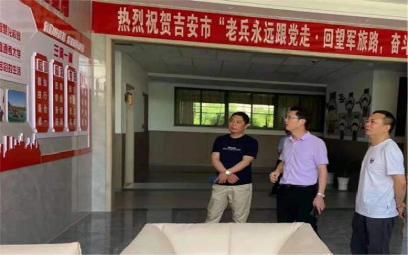 吉安市理工技工學(xué)校接待吉安市贛州商會(huì )一行人參觀(guān)