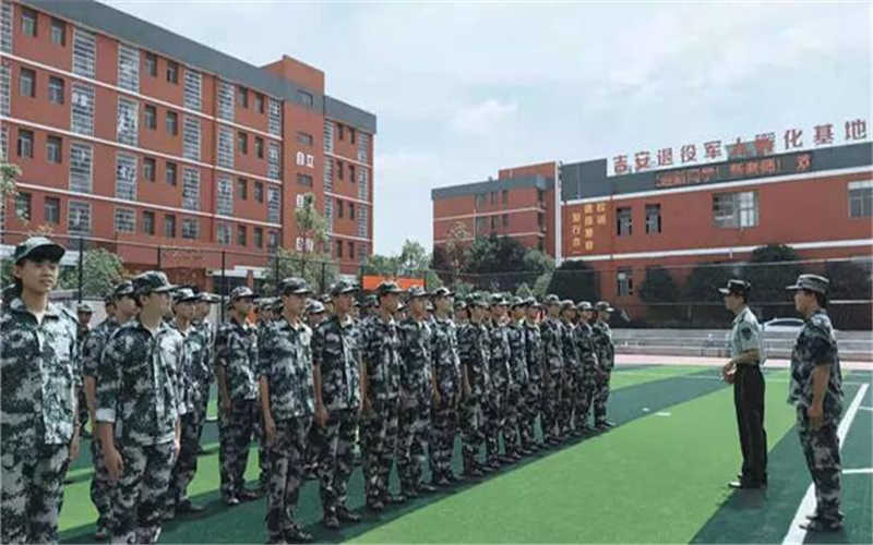 吉安市理工技工學(xué)校2021級新生國防素養教育訓練活動(dòng)