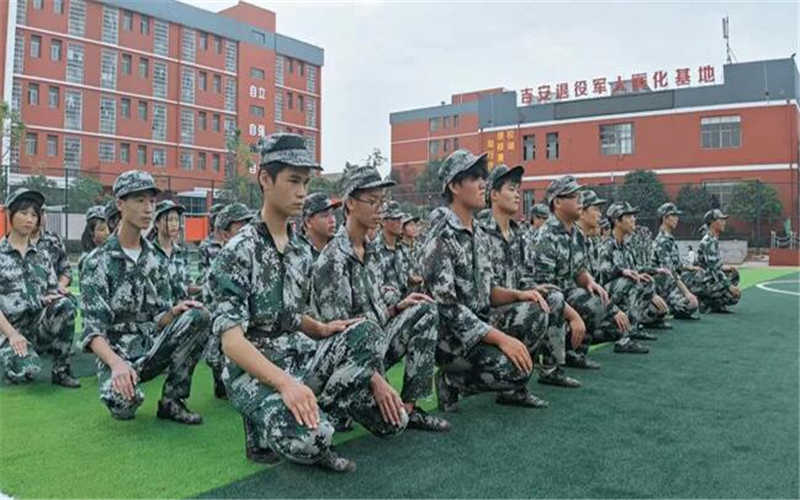 吉安市理工技工學(xué)校2021級新生國防素養教育訓練活動(dòng)