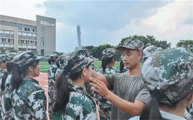 吉安市理工技工學(xué)校2021級新生國防素養教育訓練活動(dòng)
