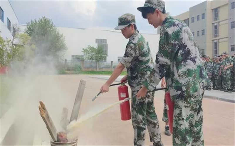 吉安市理工技工學(xué)校2021級新生國防素養教育訓練活動(dòng)