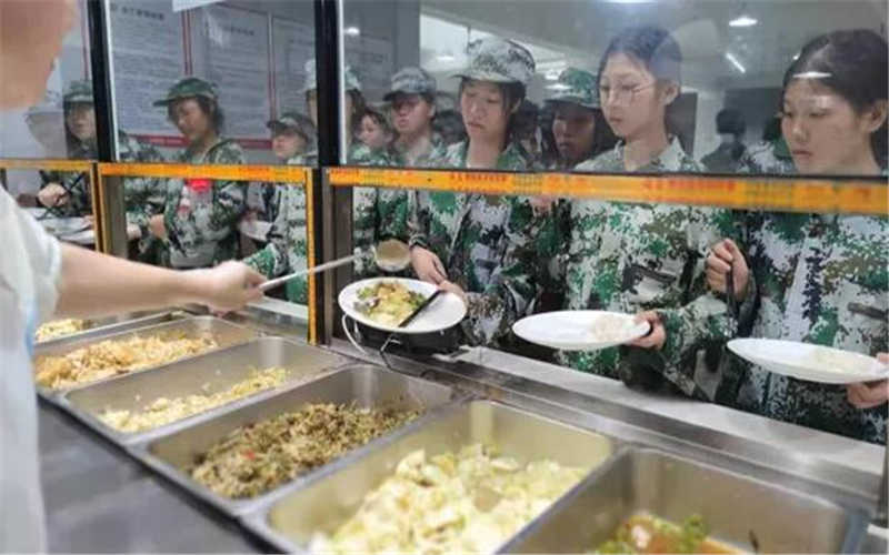 吉安市理工技工學(xué)校2021級新生國防素養教育訓練活動(dòng)