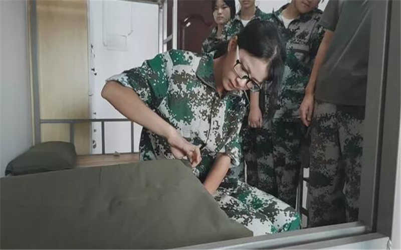 吉安市理工技工學(xué)校2021級新生國防素養教育訓練活動(dòng)