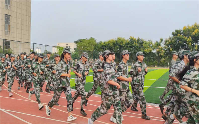 吉安市理工技工學(xué)校2021級新生國防素養教育訓練活動(dòng)